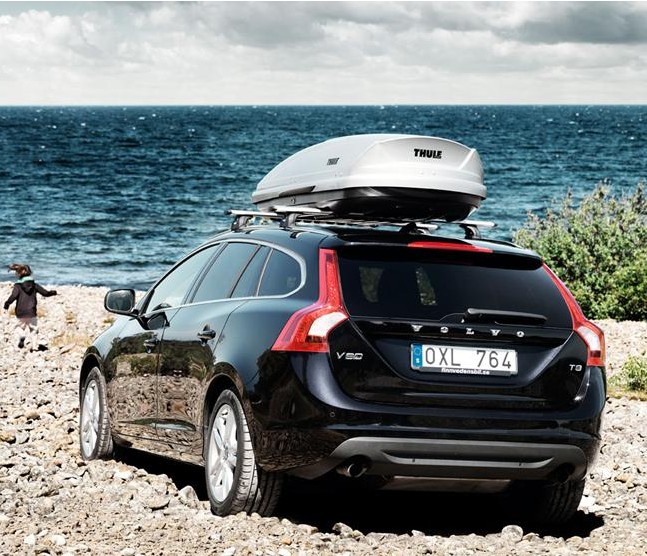 Thule Motion 800 zilver op Volvo V60 zwart